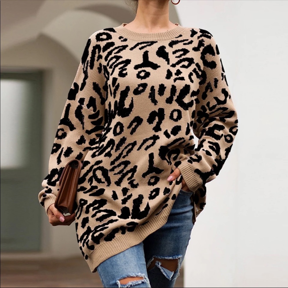 LOOSE KNIT ANIMAL PRINT COZY SWEATER - Picture 2 of 4